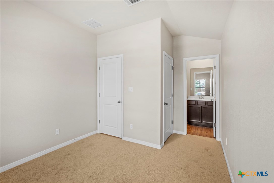 516 Loriner Way