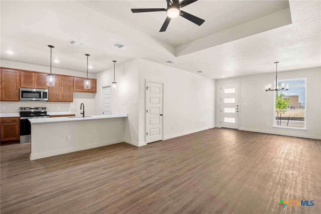 1303 Lone Pine Way
