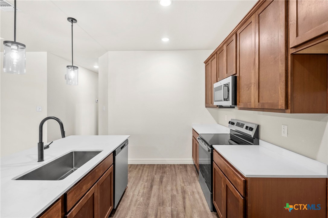 1303 Lone Pine Way