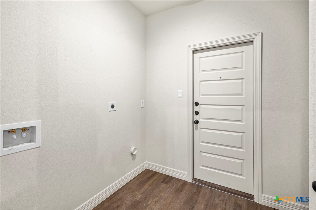 1303 Lone Pine Way