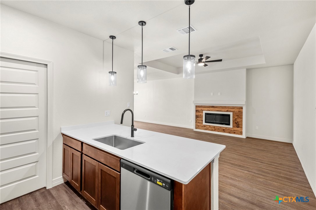 1303 Lone Pine Way