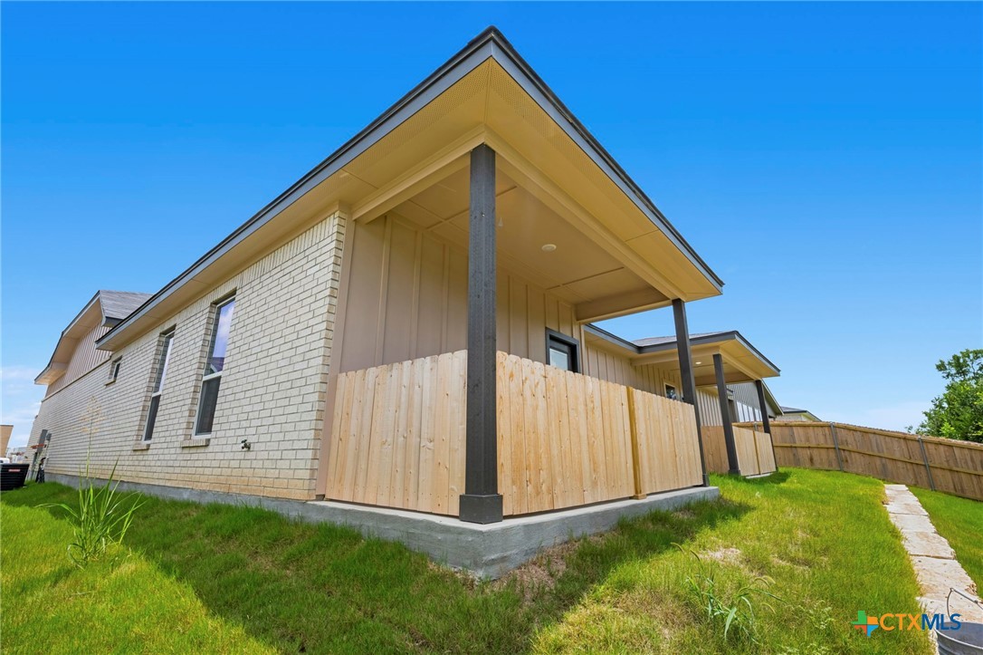 1303 Lone Pine Way