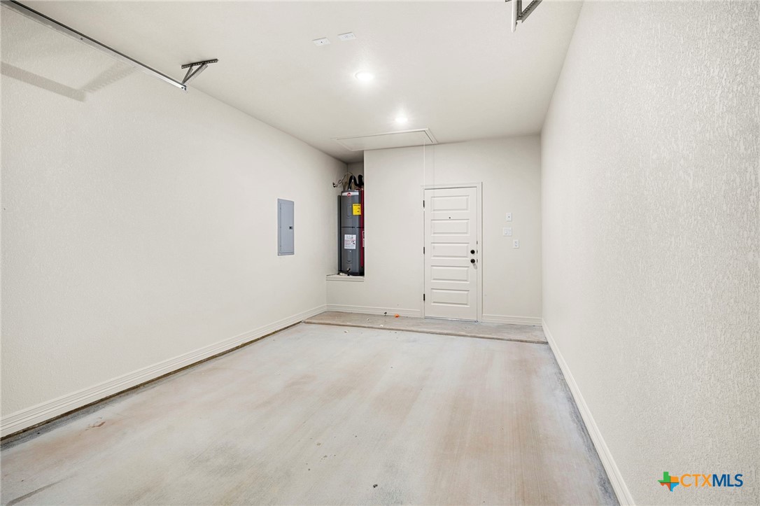 1303 Lone Pine Way
