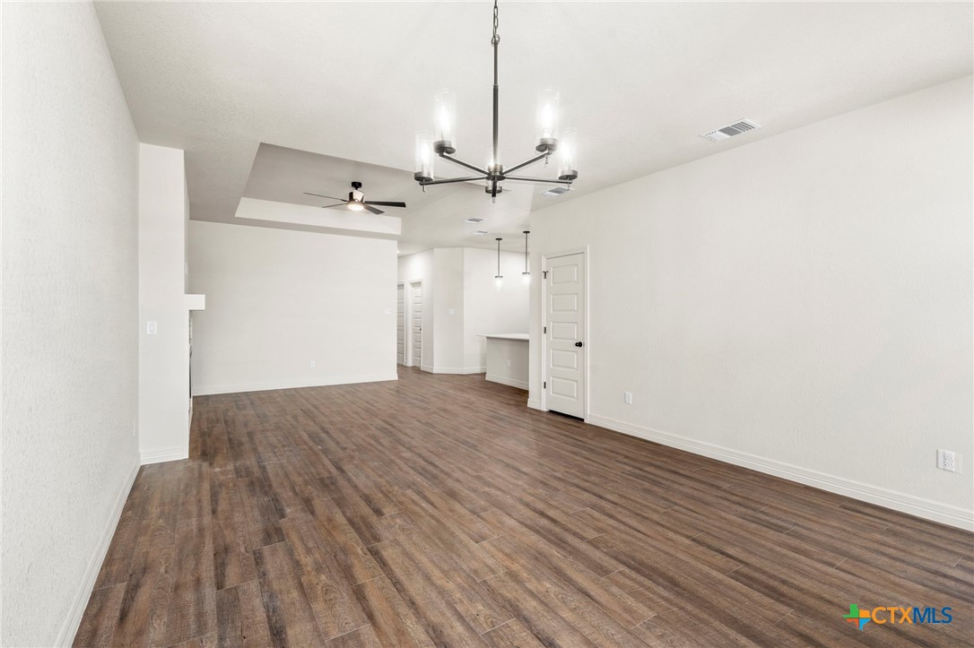 1303 Lone Pine Way