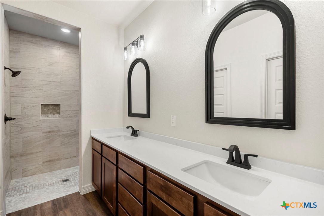 1303 Lone Pine Way