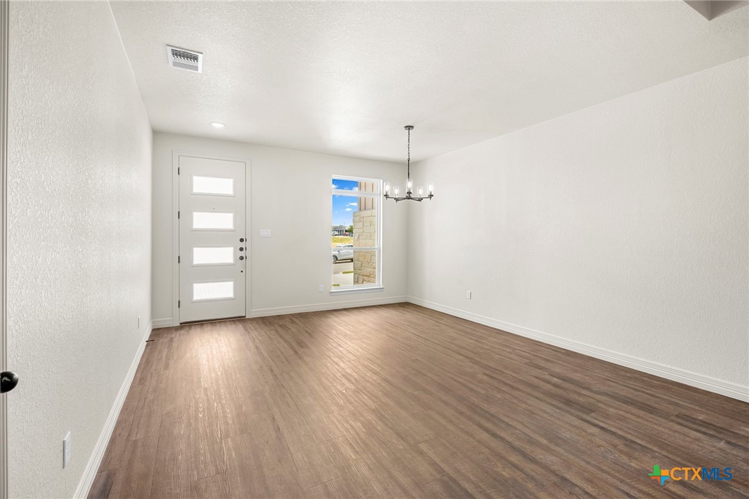 1303 Lone Pine Way