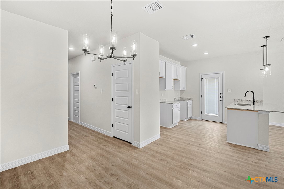 1213 Lone Pine Way
