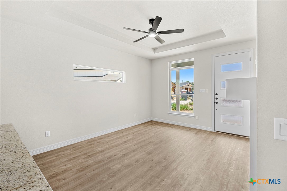 1213 Lone Pine Way