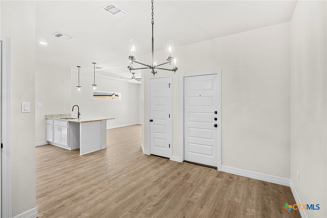 1213 Lone Pine Way