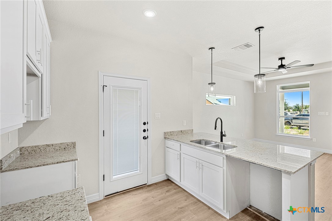 1213 Lone Pine Way