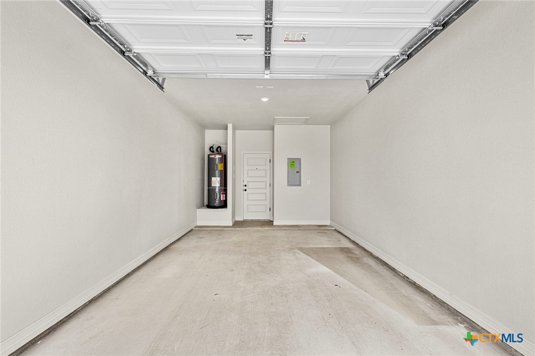 1213 Lone Pine Way