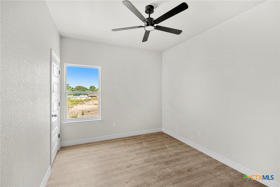 1213 Lone Pine Way