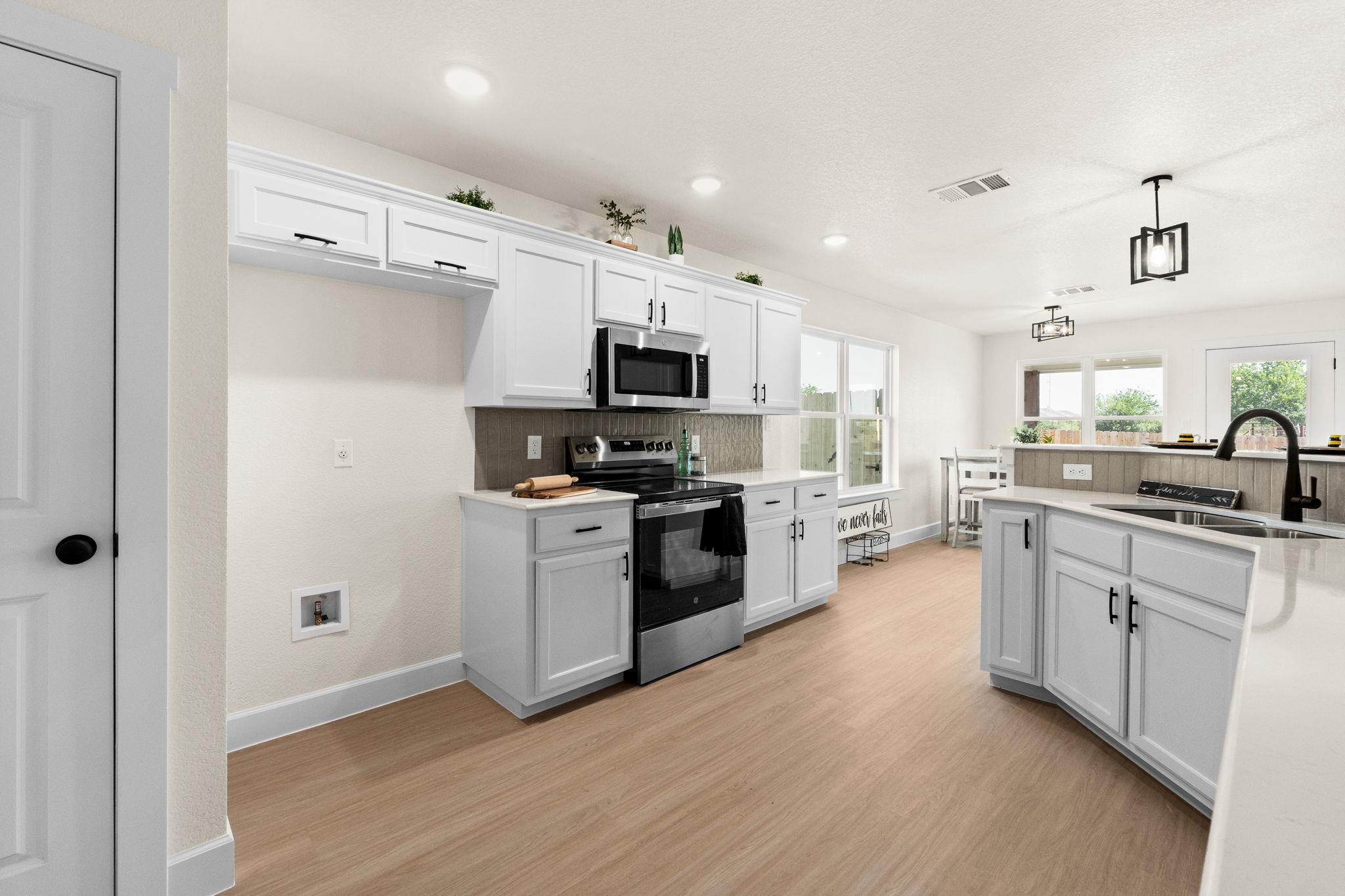 2115 Blackhawk LOOP