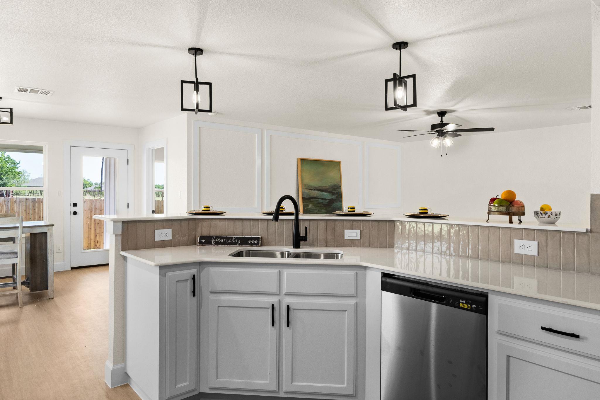 2115 Blackhawk LOOP