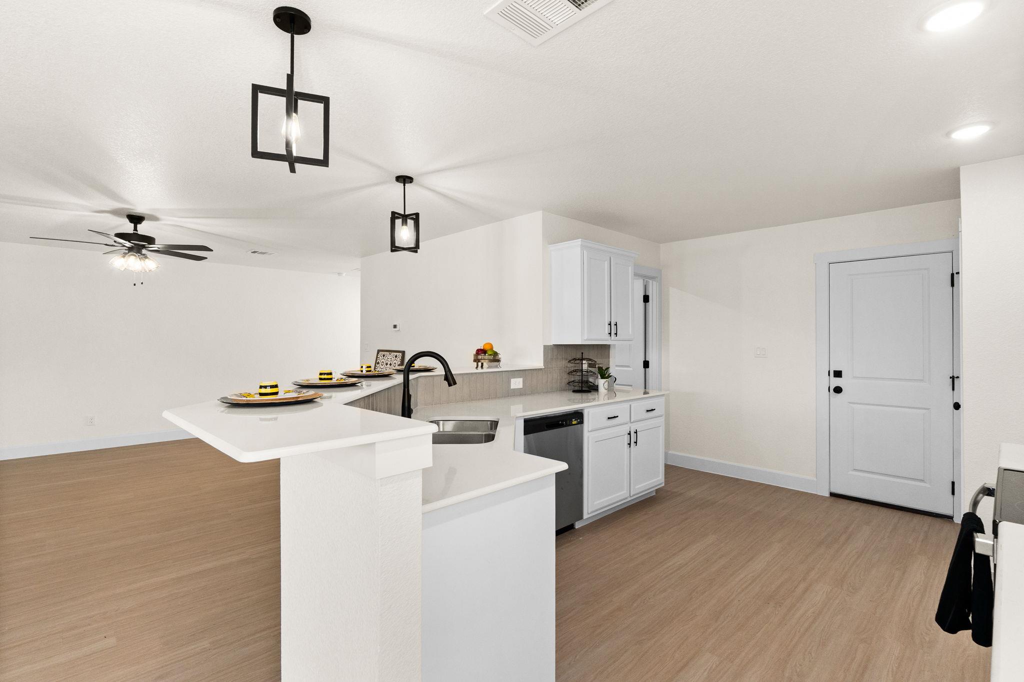 2115 Blackhawk LOOP