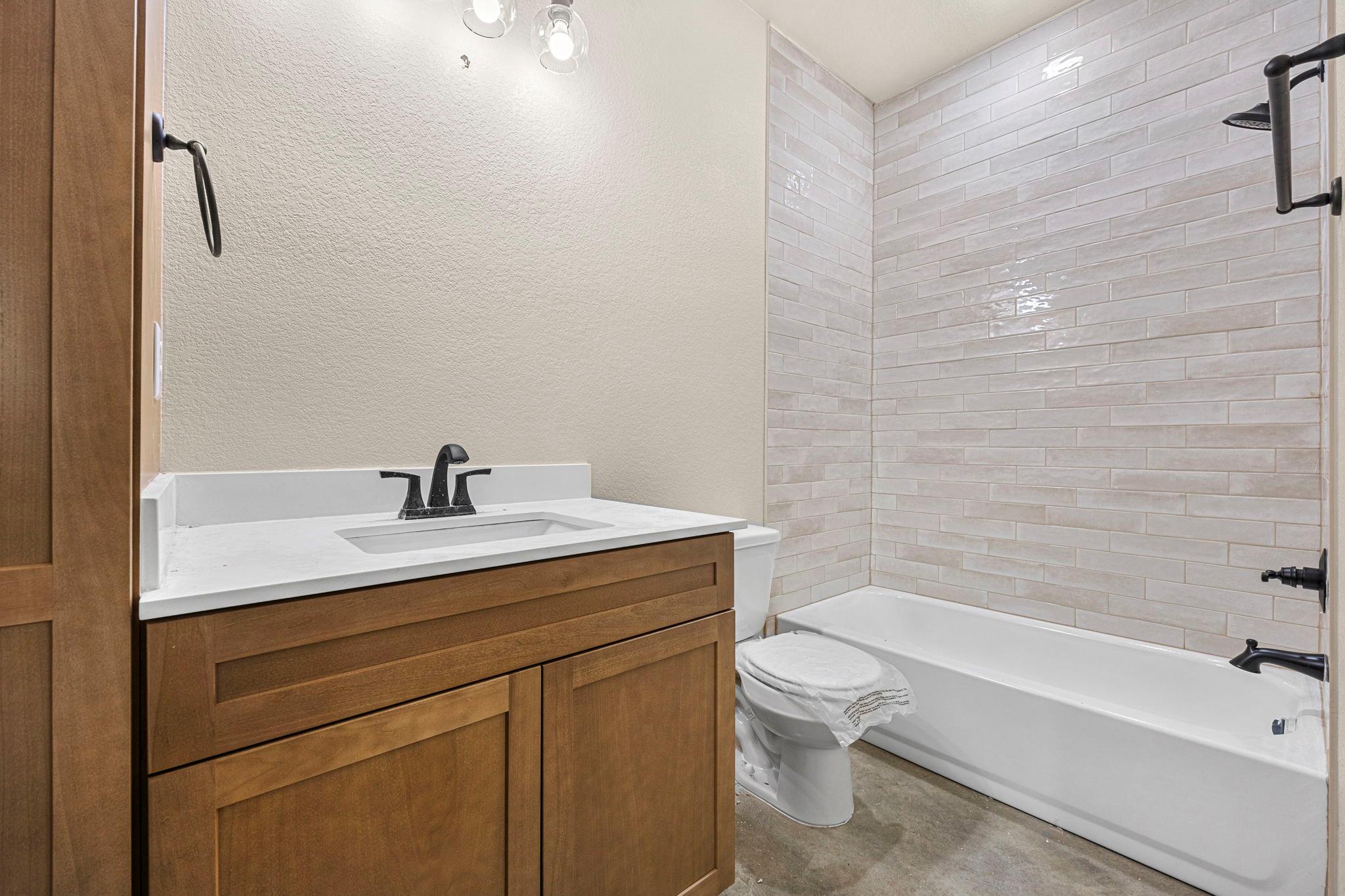 1315 Lone Pine WAY