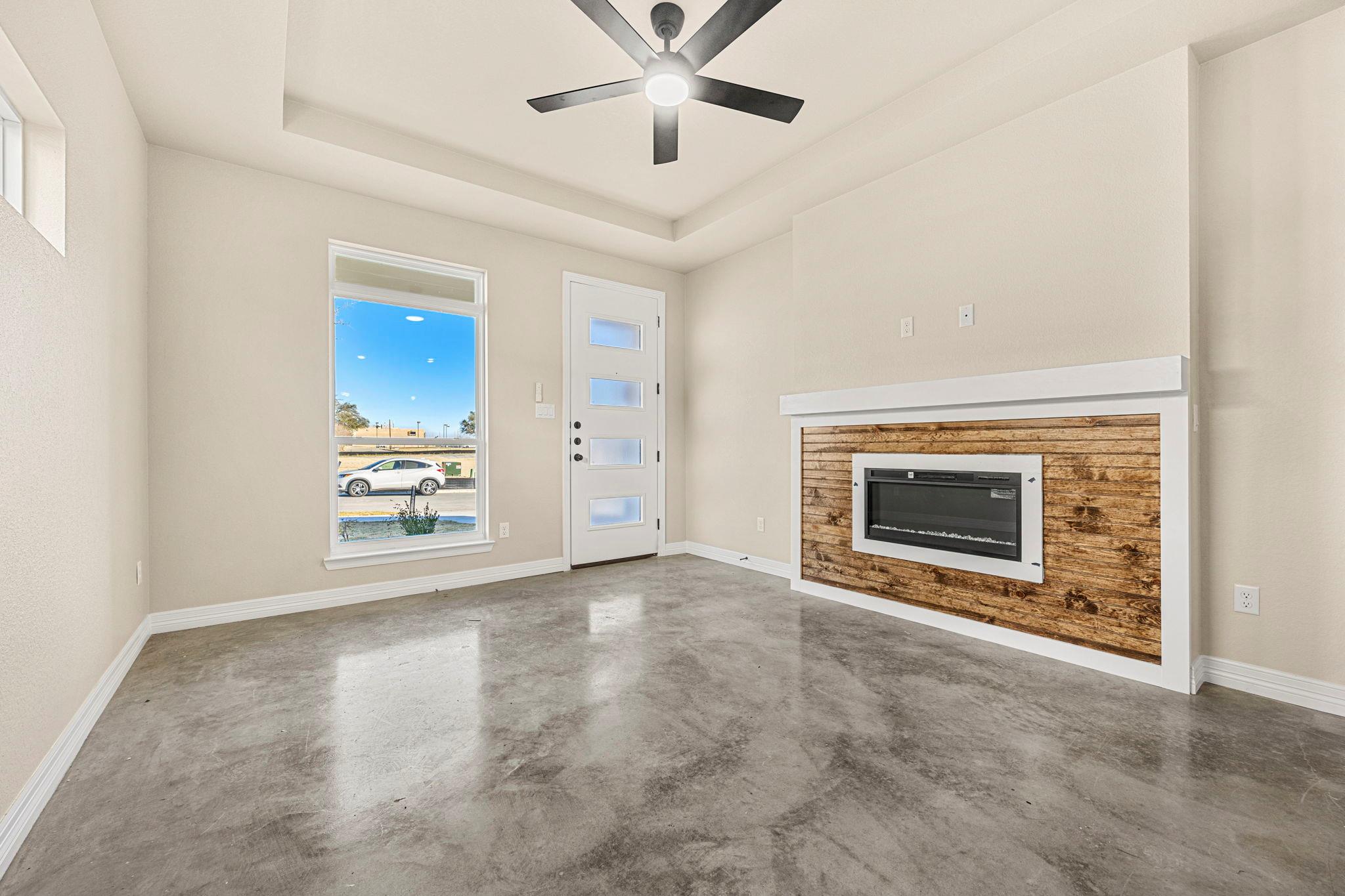 1315 Lone Pine WAY