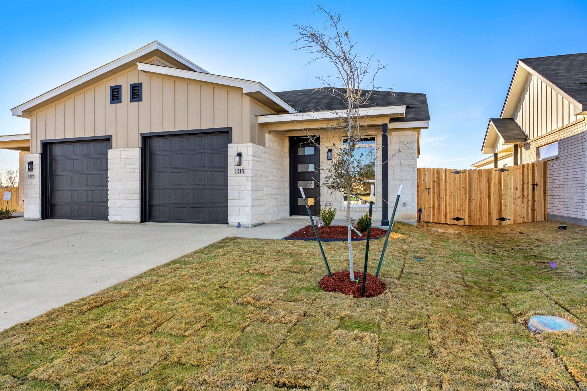 1315 Lone Pine WAY