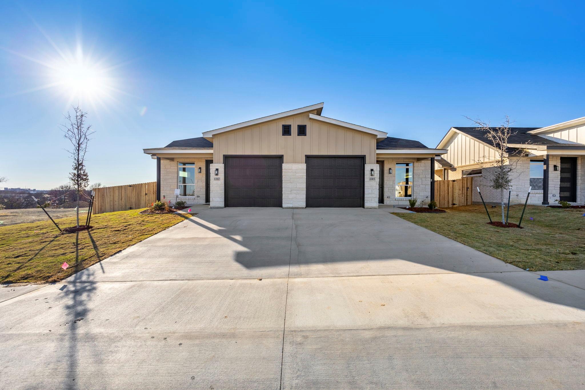 1315 Lone Pine WAY