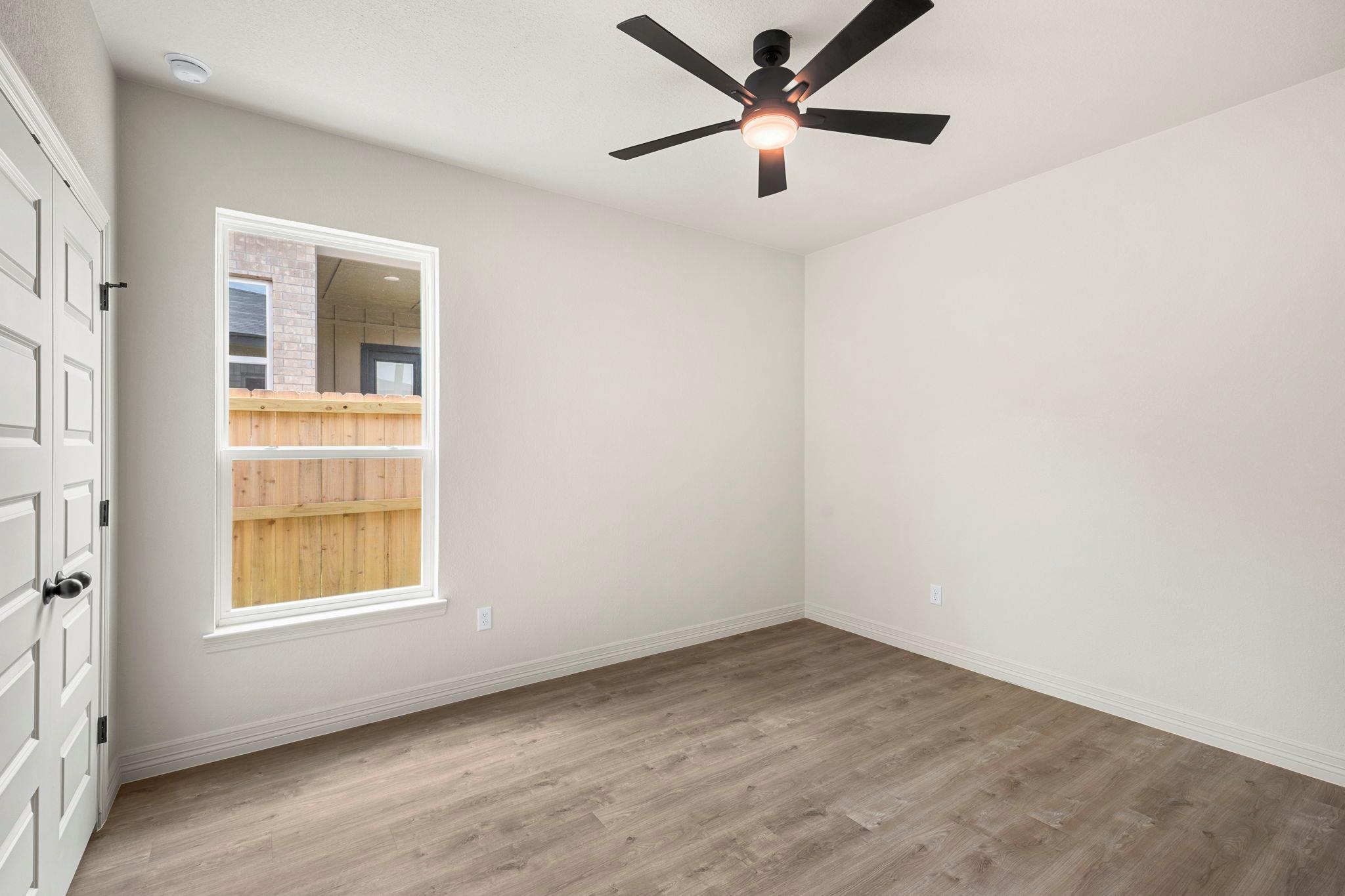 1305 Lone Pine WAY
