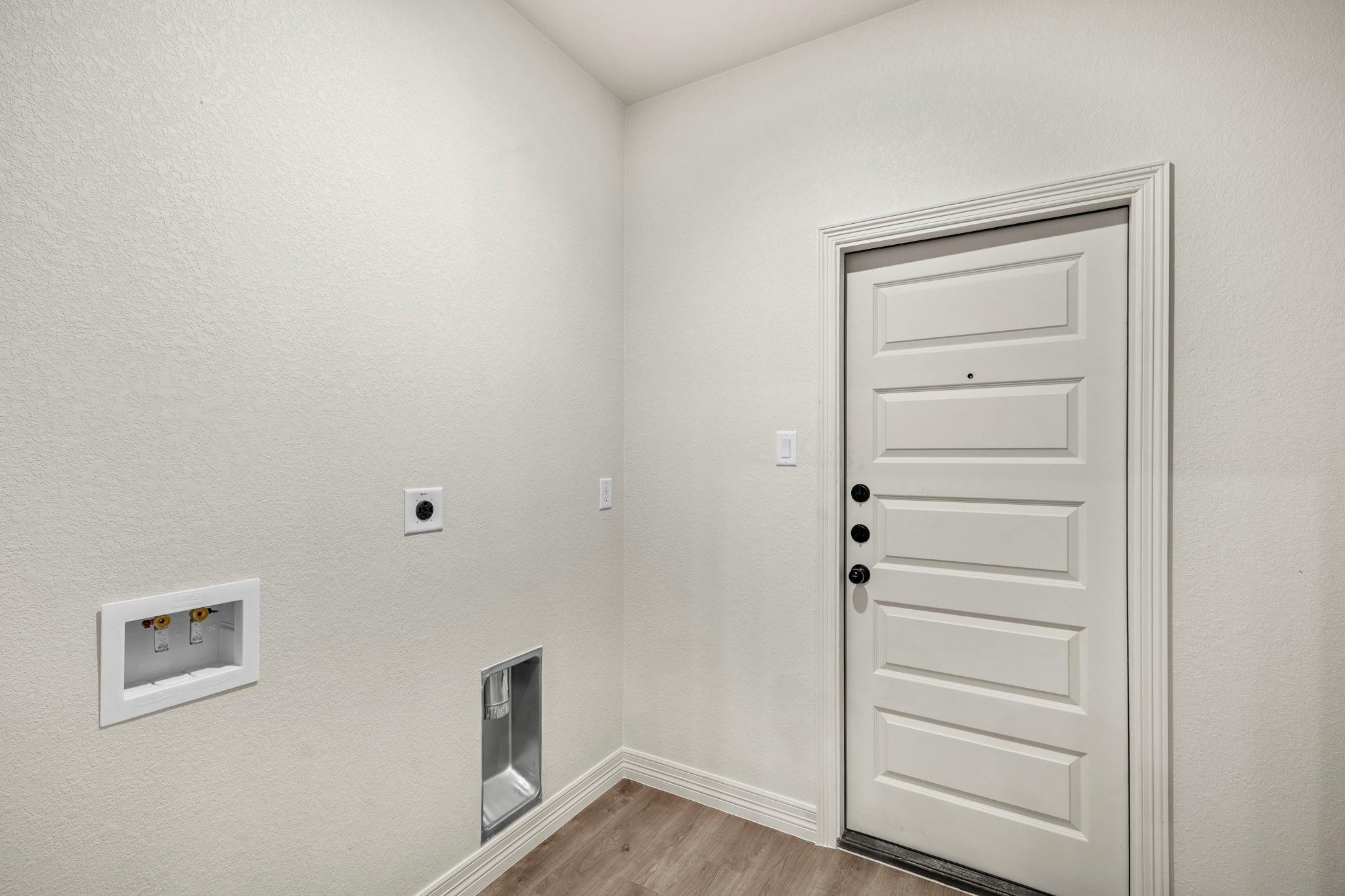 1305 Lone Pine WAY