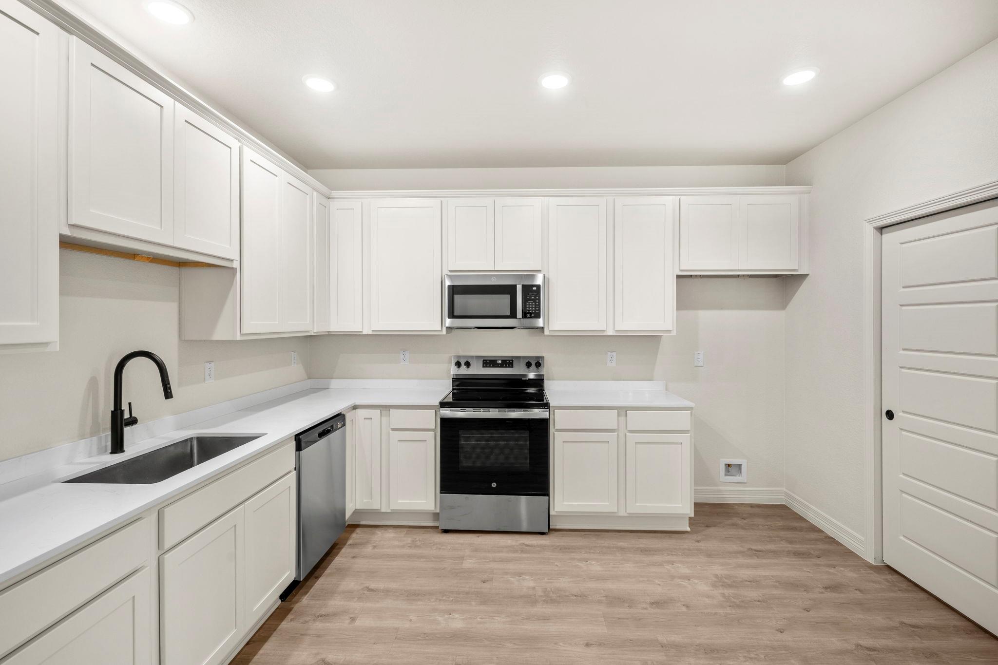 1305 Lone Pine WAY