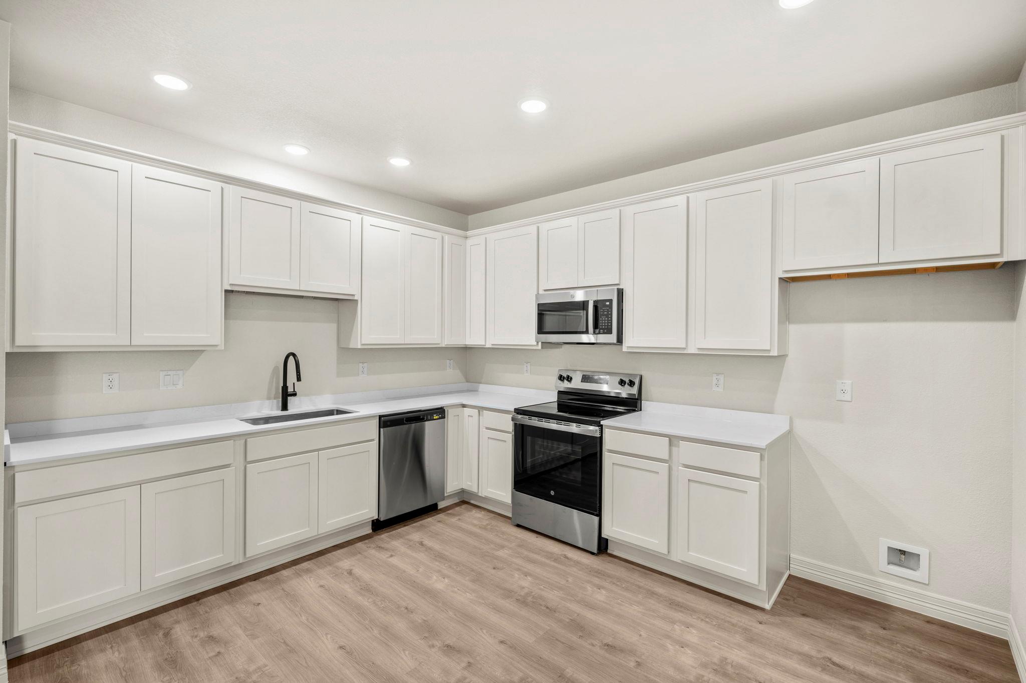 1305 Lone Pine WAY
