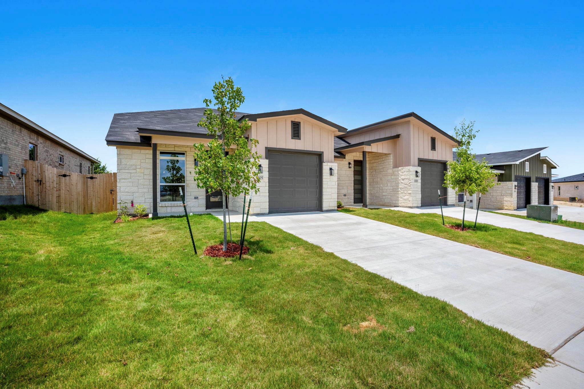 1305 Lone Pine WAY