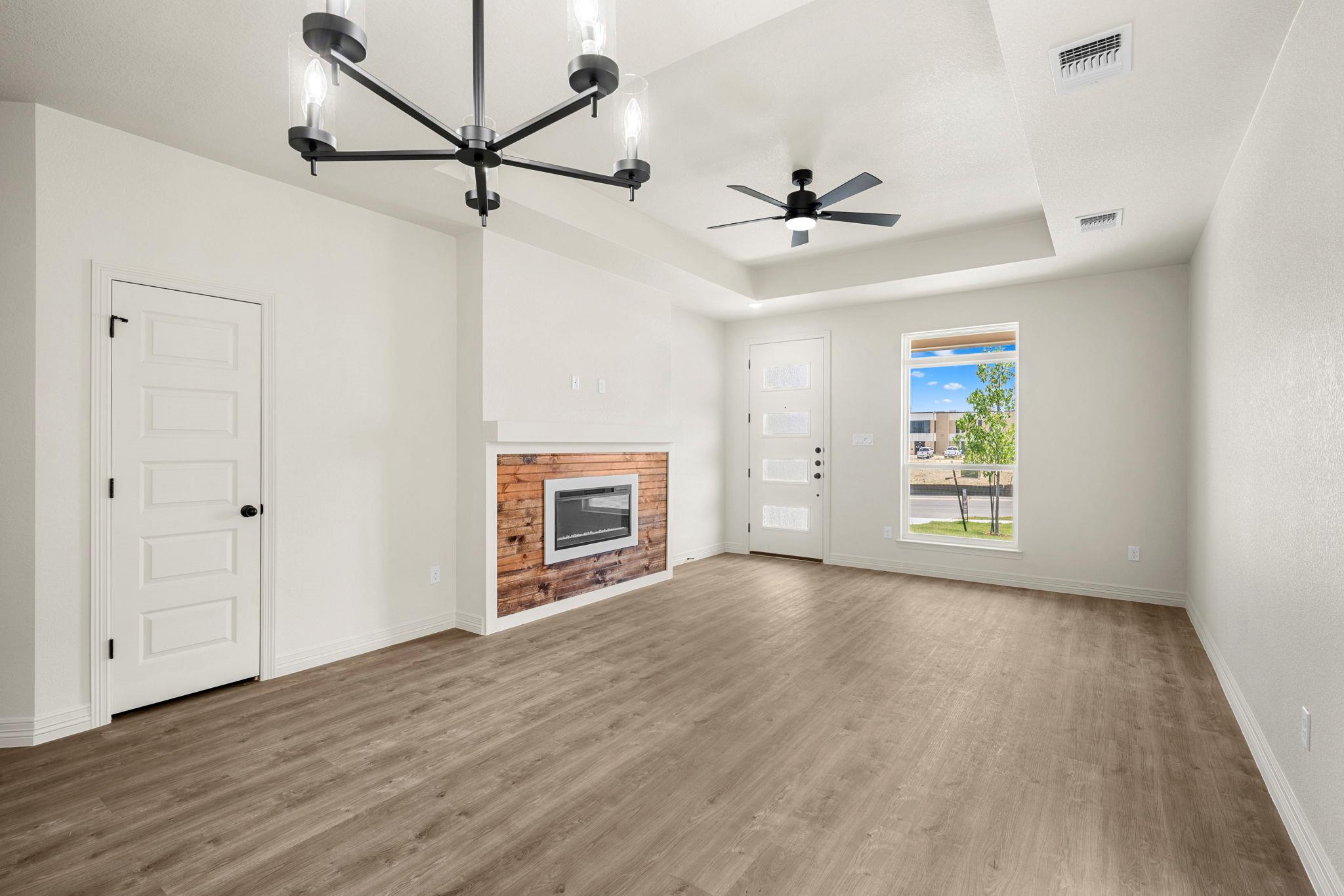 1305 Lone Pine WAY