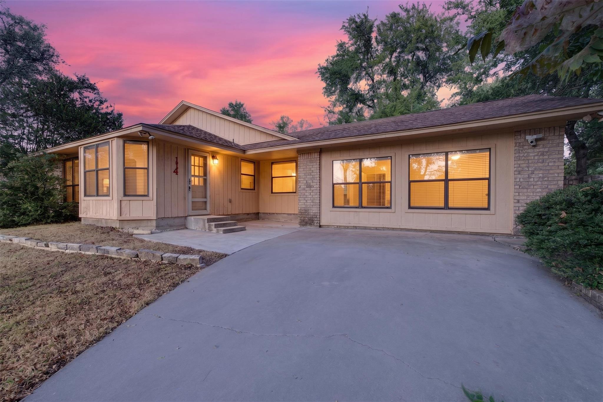 114 Wind Ridge DR
