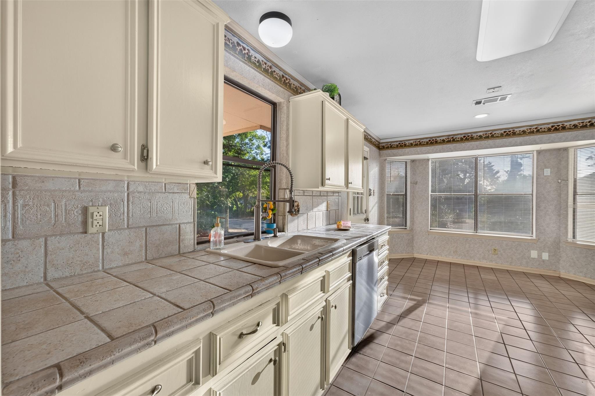 114 Wind Ridge DR