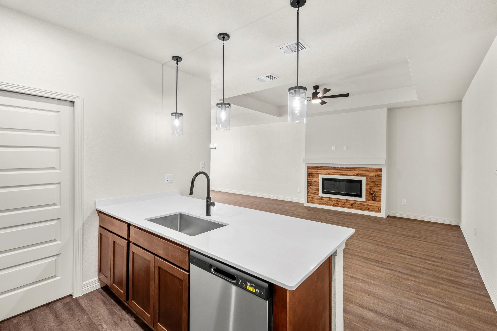 1303 Lone Pine WAY