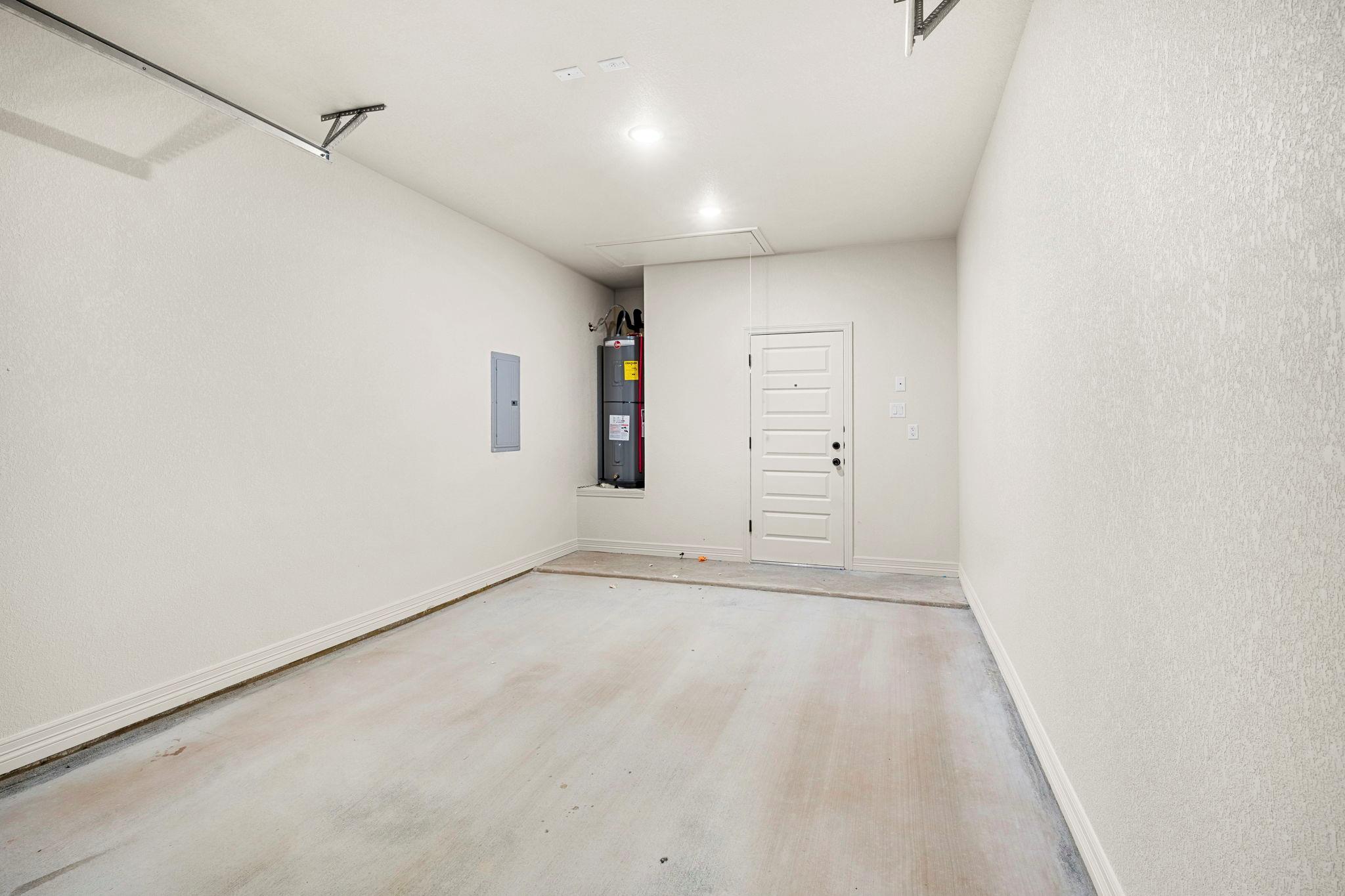 1303 Lone Pine WAY