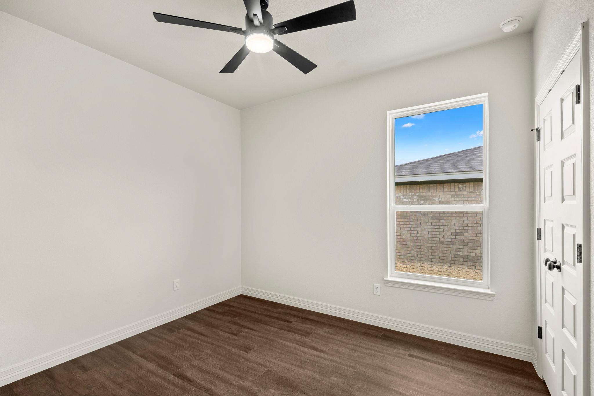 1303 Lone Pine WAY