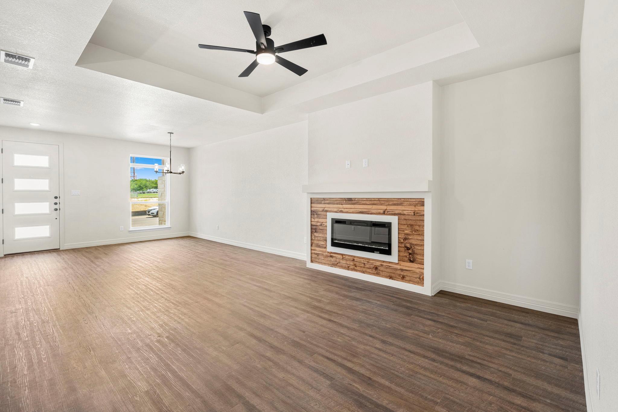 1303 Lone Pine WAY