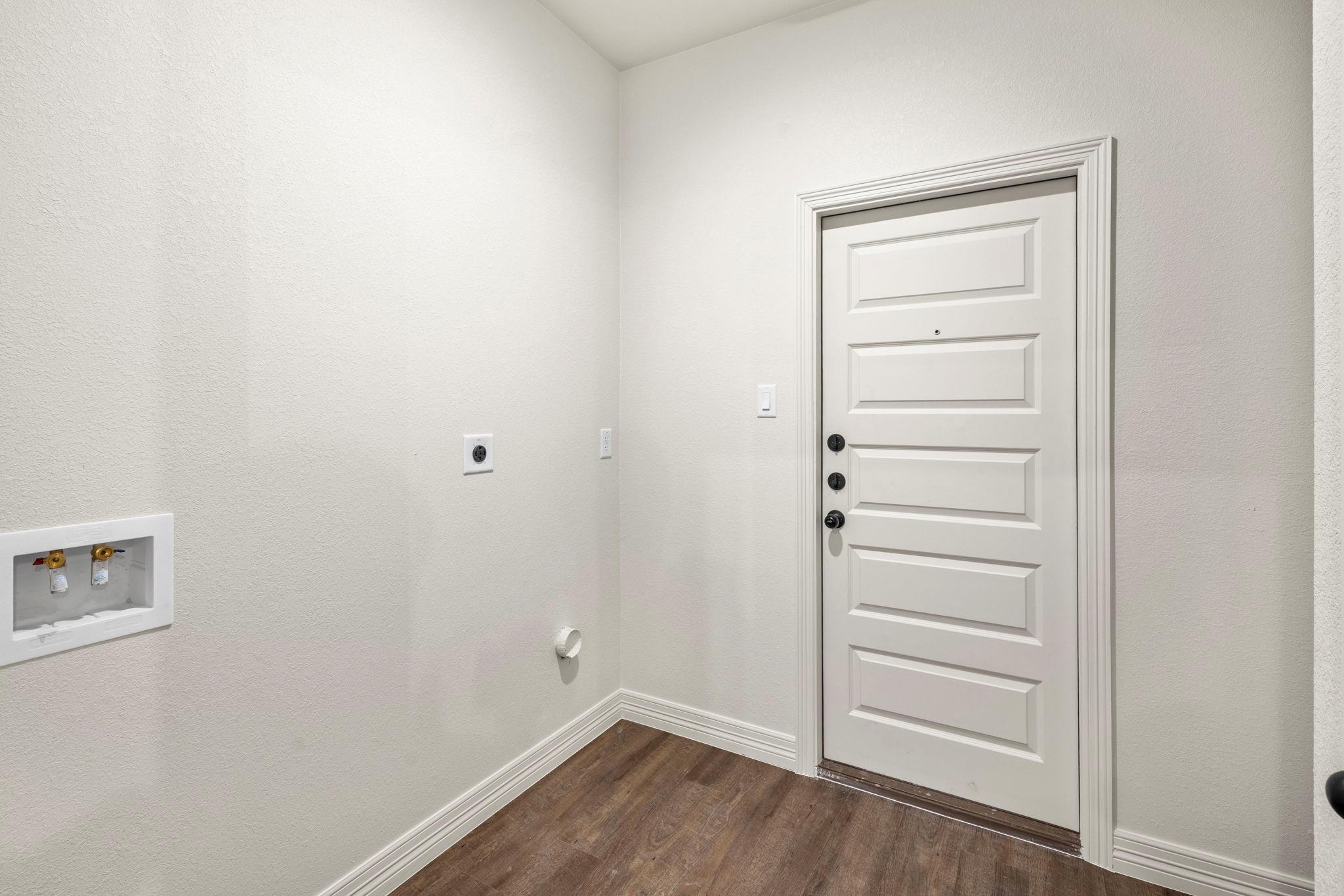 1303 Lone Pine WAY