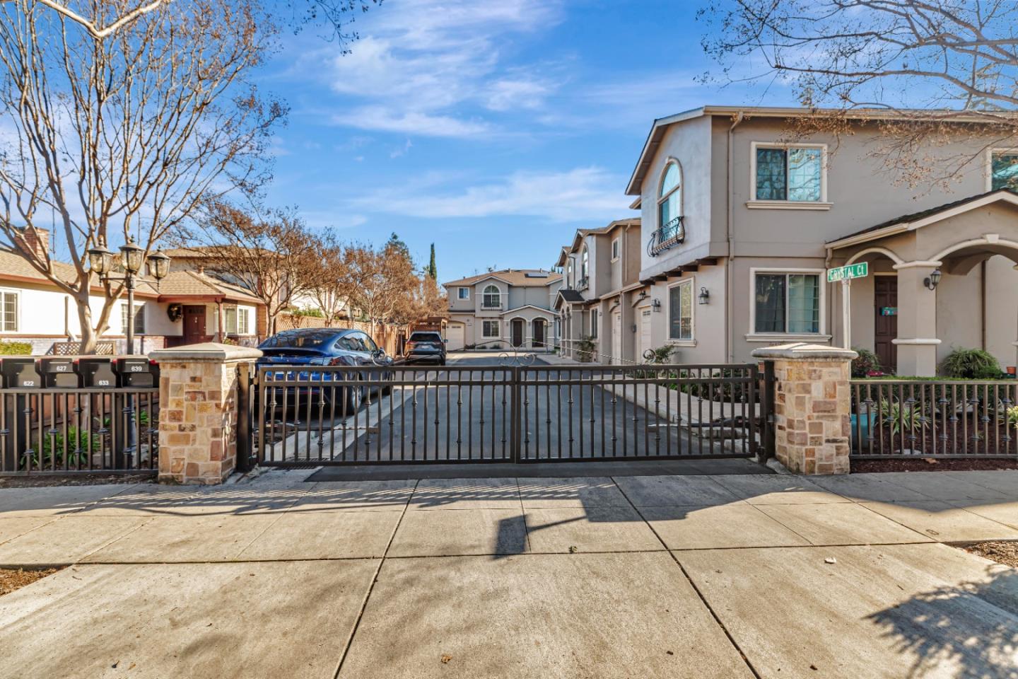 627 Crystal CT