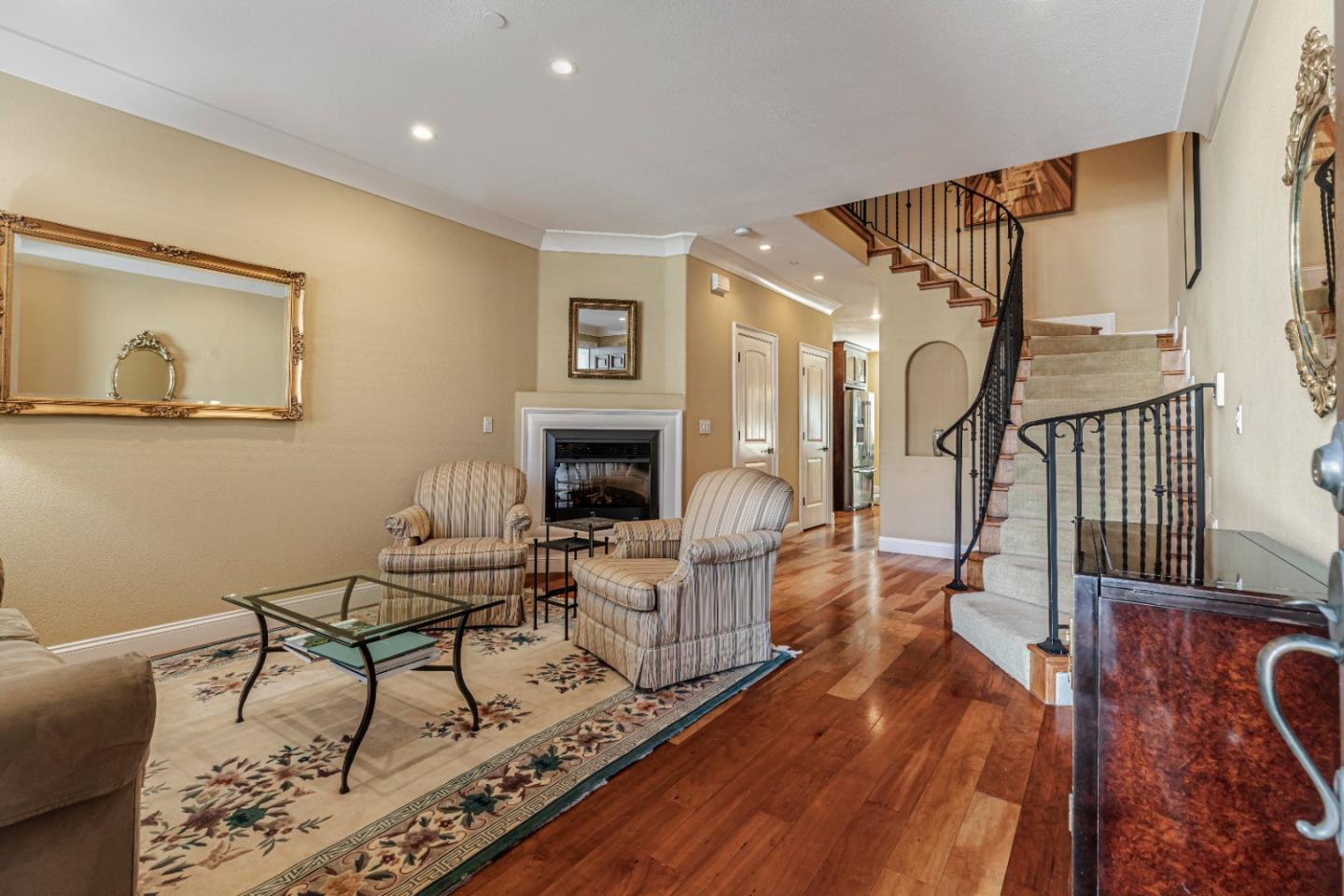 627 Crystal CT