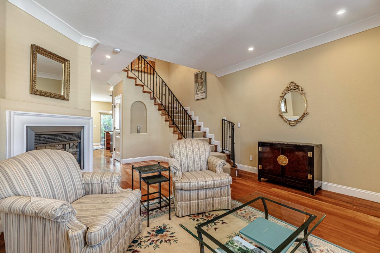 627 Crystal CT