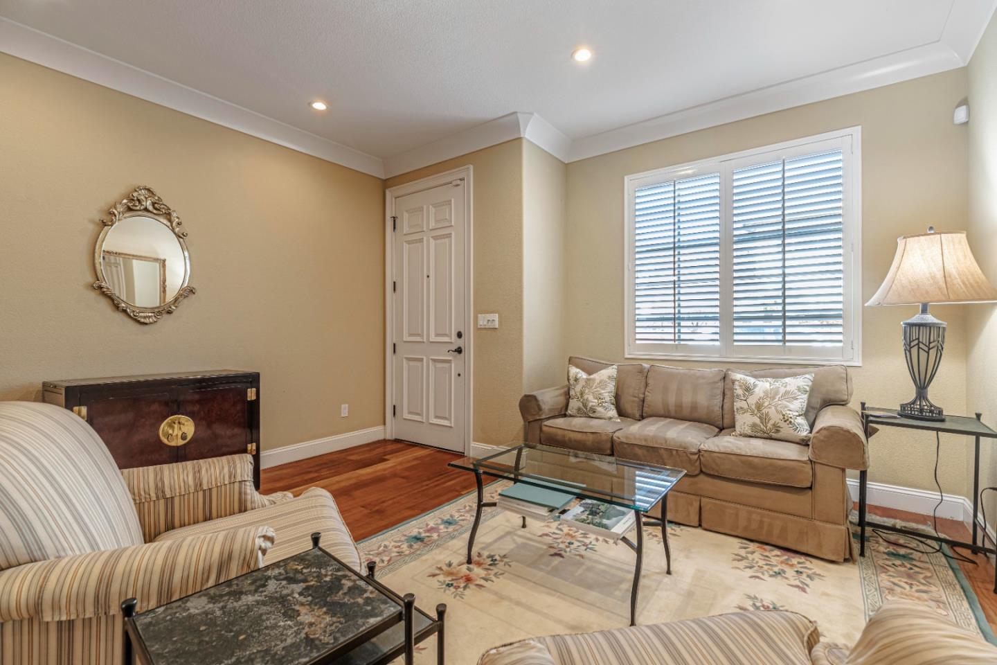 627 Crystal CT