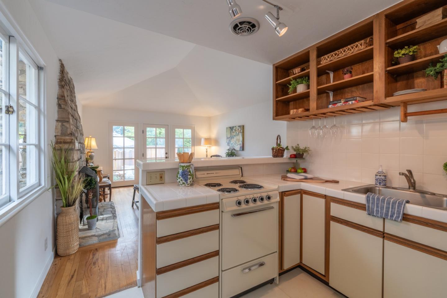 2NE Ocean and Guadalupe AVE