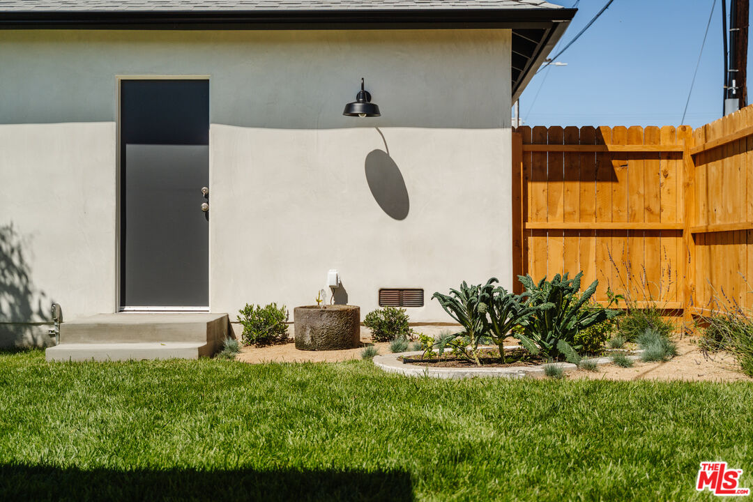 5817 Alviso Ave