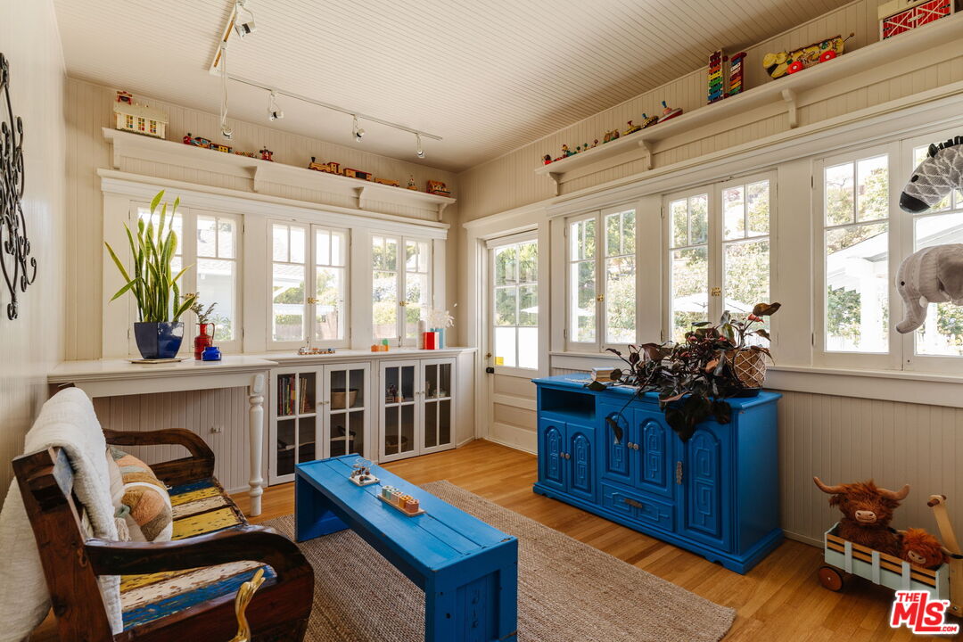 301 E Virginia Ter