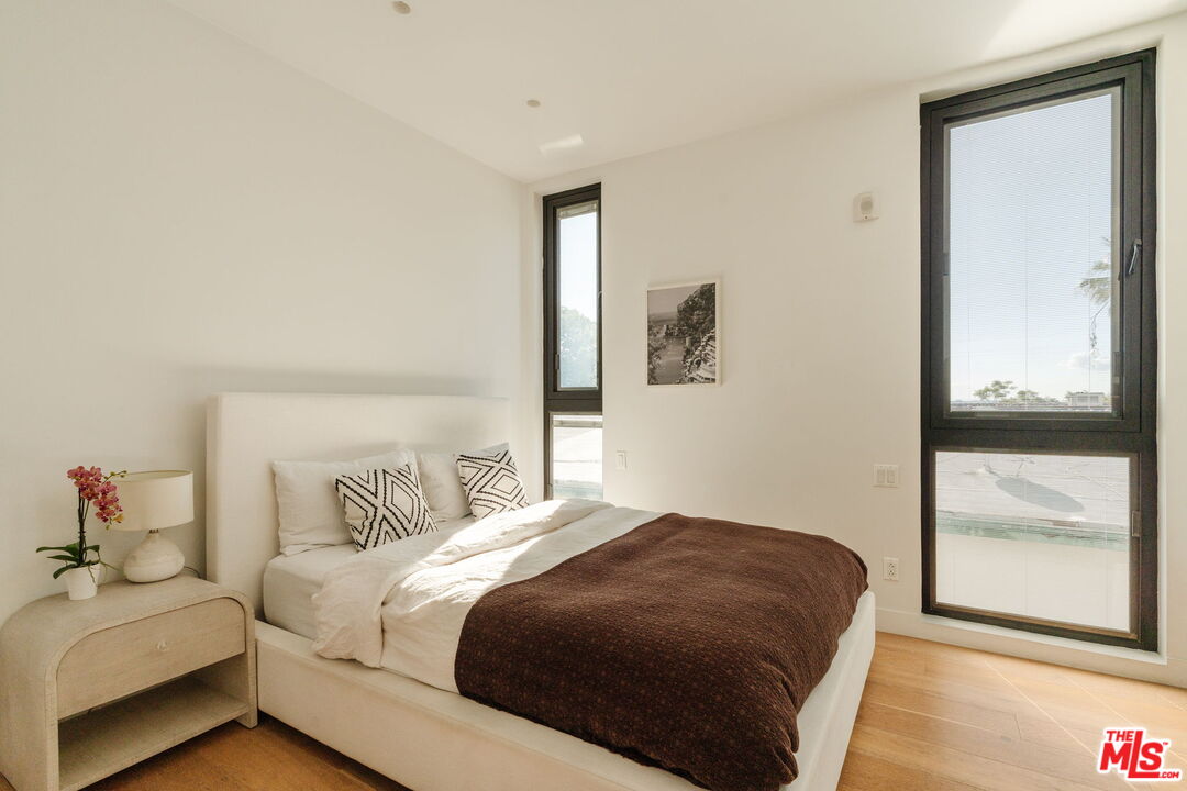 1253 N Sweetzer Ave Unit: 6