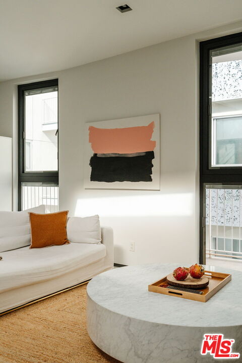 1253 N Sweetzer Ave Unit: 6