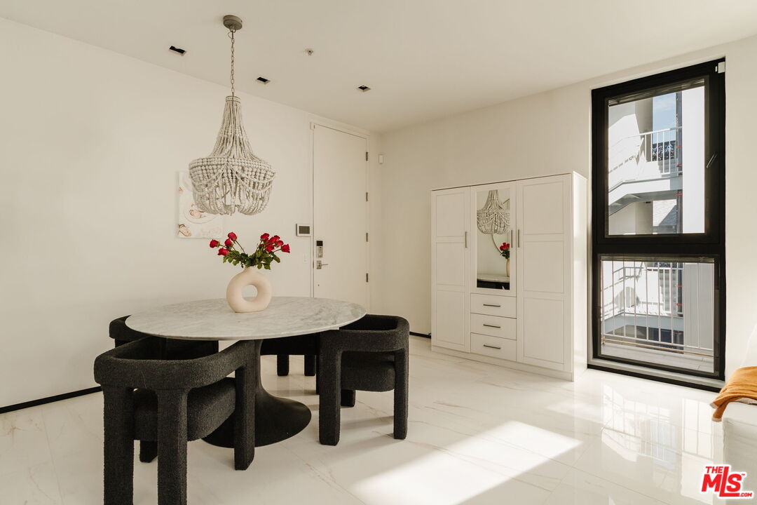 1253 N Sweetzer Ave Unit: 6