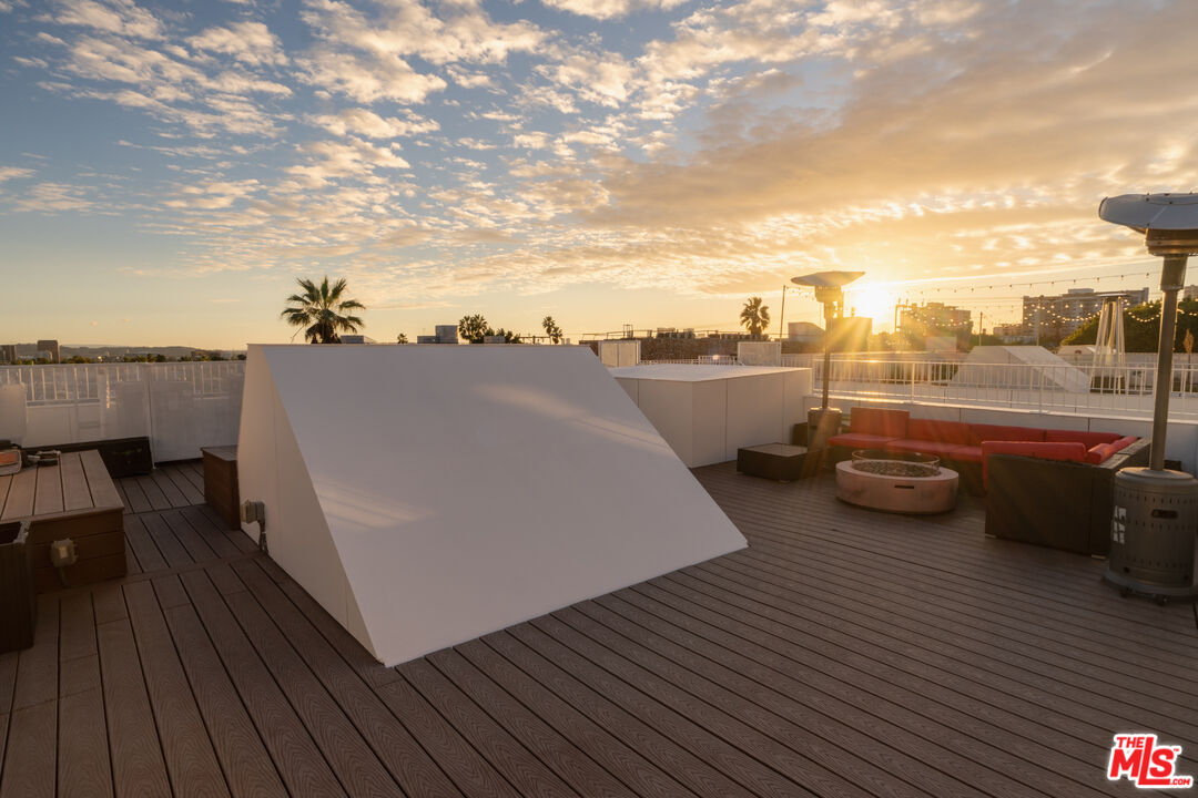 1253 N Sweetzer Ave Unit: 6