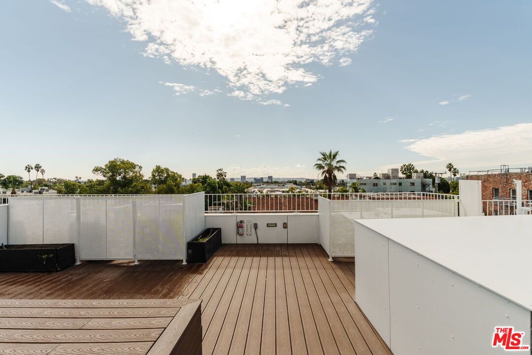 1253 N Sweetzer Ave Unit: 6