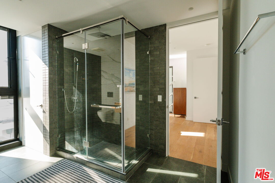 1253 N Sweetzer Ave Unit: 6