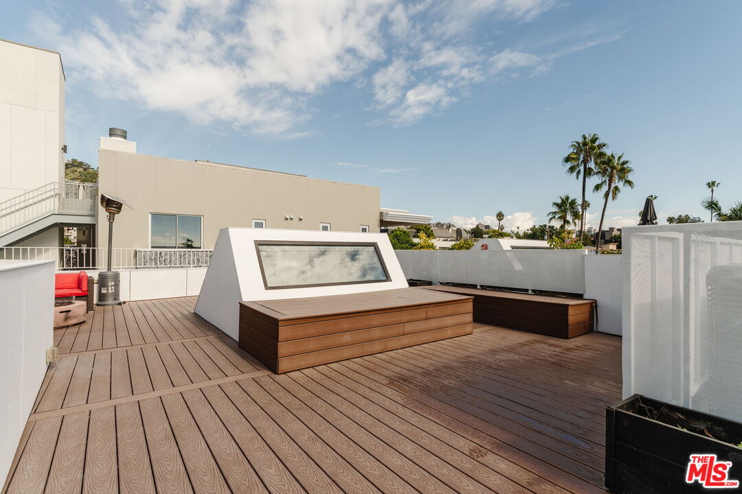 1253 N Sweetzer Ave Unit: 6